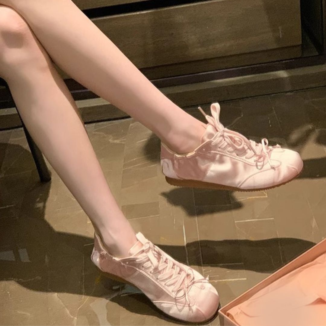 バレエボウサテンスニーカー