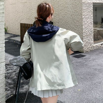 スタイリッシュなカラーブロックリバーシブルフードジャケット