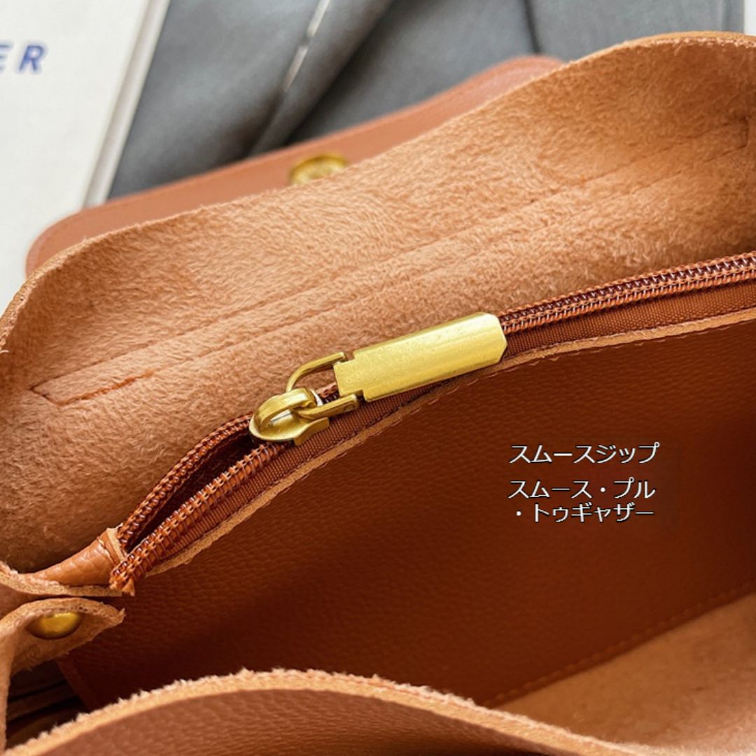 Vintage-Style Magnetic Closure Handbag