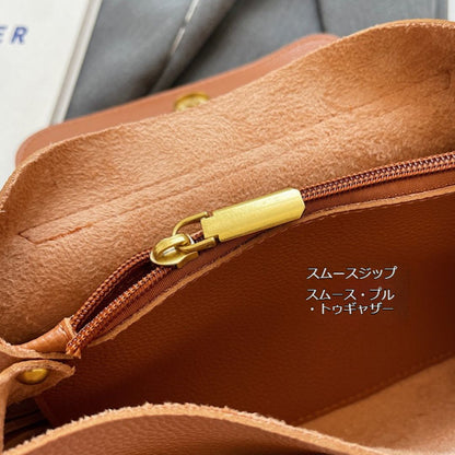 Vintage-Style Magnetic Closure Handbag