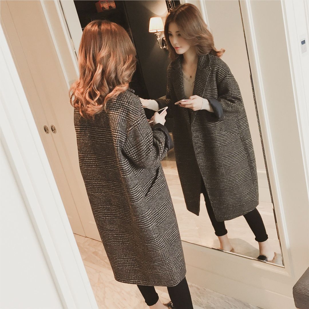 冬にぴったりのミドル丈チェック柄ウールコート