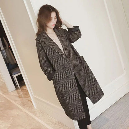 冬にぴったりのミドル丈チェック柄ウールコート